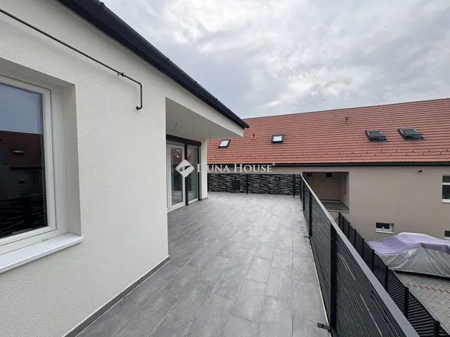 Eladó lakás Pápa, Korona utca 140 nm