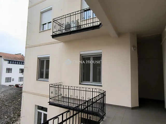 Eladó lakás Győr 69 nm