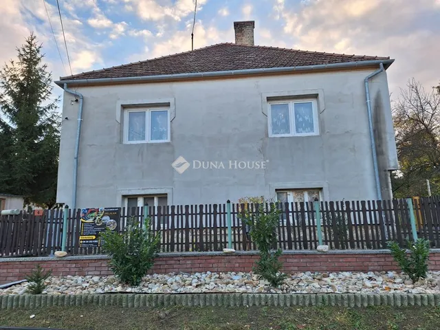 Eladó ház Győrújbarát 220 nm