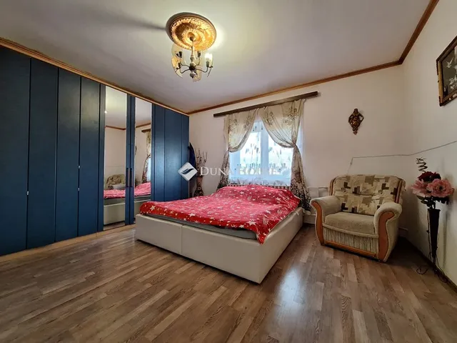 Eladó ház Győrújbarát 220 nm