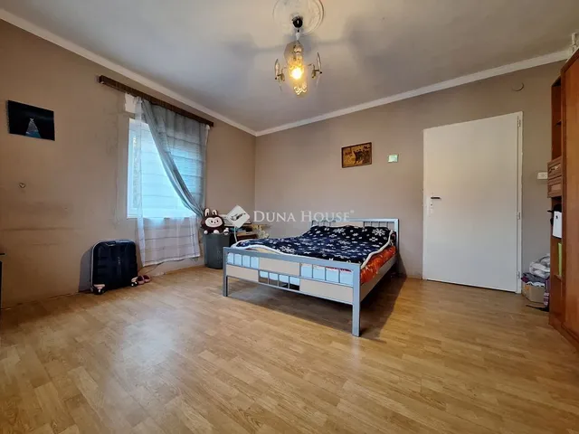 Eladó ház Győrújbarát 220 nm