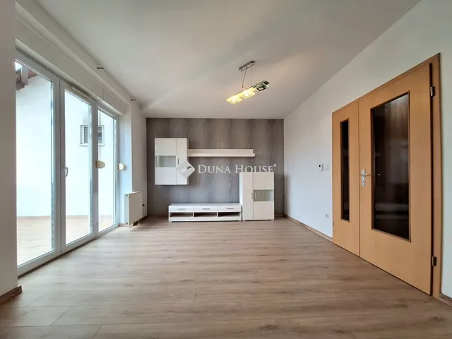 Eladó lakás Győr 71 nm