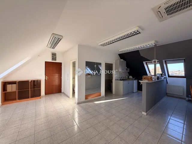 Eladó lakás Győr, Konini utca 140 nm