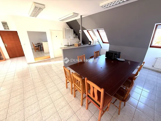 Eladó lakás Győr, Konini utca 140 nm