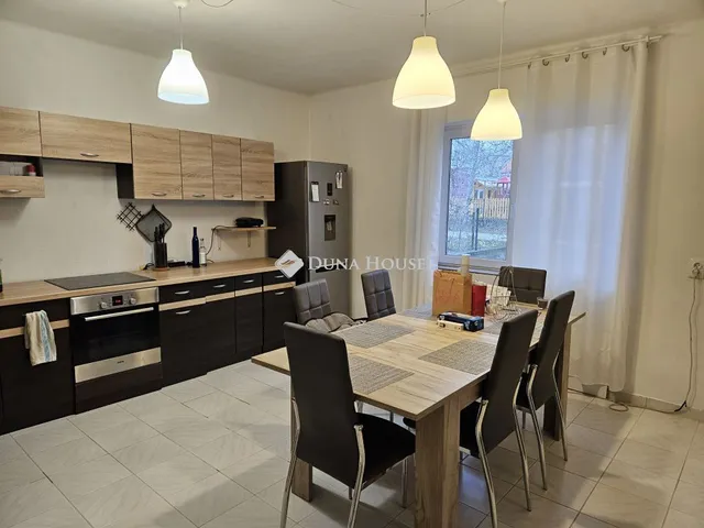 Eladó ház Nyúl, Petőfi Sándor utca 160 nm