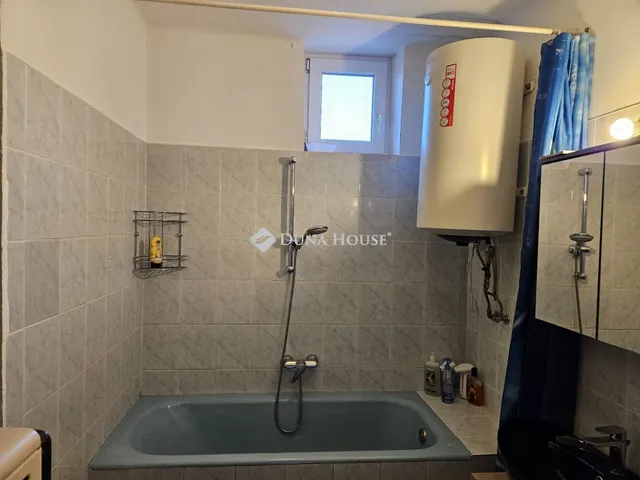 Eladó ház Nyúl, Petőfi Sándor utca 160 nm