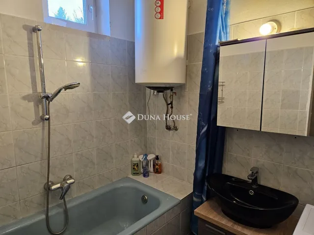 Eladó ház Nyúl, Petőfi Sándor utca 160 nm