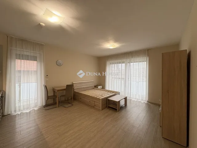 Kiadó lakás Győr, Attila utca 37 nm