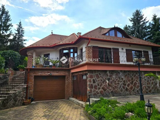 Eladó ház Győrújbarát 275 nm