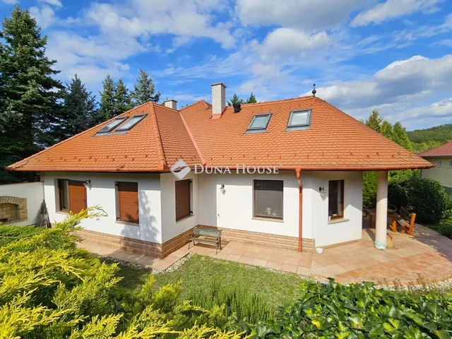 Eladó ház Győrújbarát 275 nm