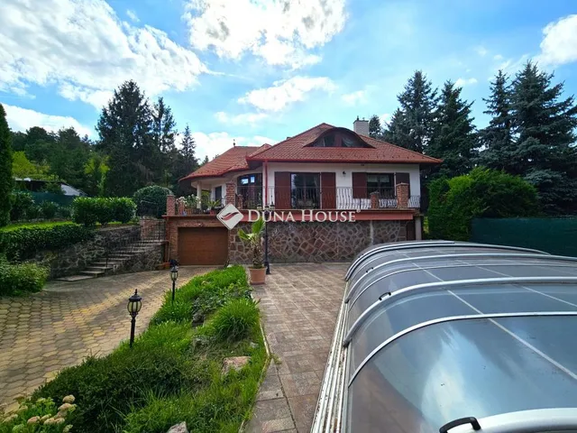 Eladó ház Győrújbarát 275 nm