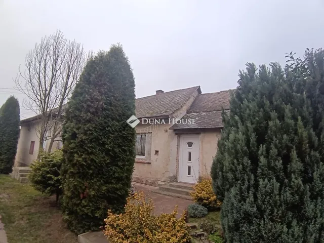 Eladó ház Súr 105 nm