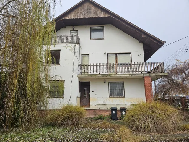 Eladó ház Abda 240 nm