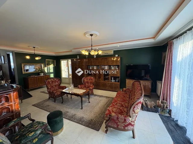 Eladó ház Győrújbarát 212 nm