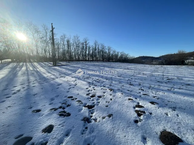 Eladó telek Pannonhalma 2073 nm