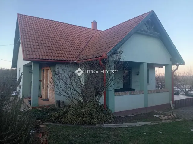 Eladó ház Aka, Ady Endre utca 58 nm