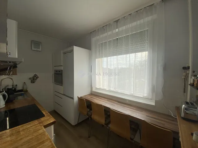 Kiadó lakás Győr, Jereváni út 49 nm