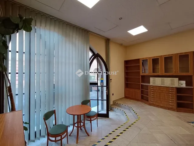 Eladó kereskedelmi és ipari ingatlan Sopron 35 nm