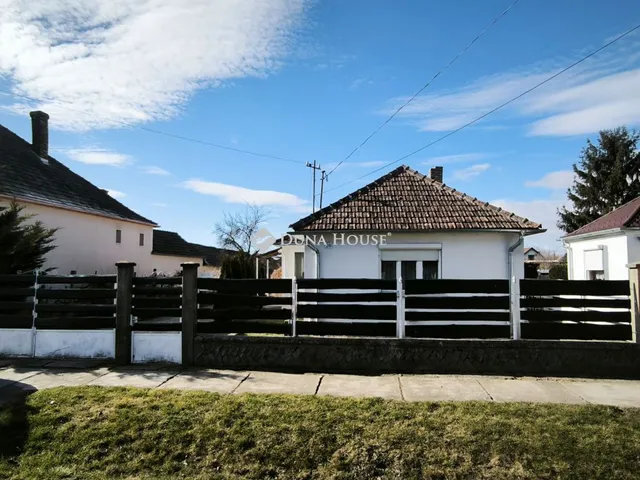 Eladó ház Koroncó 80 nm