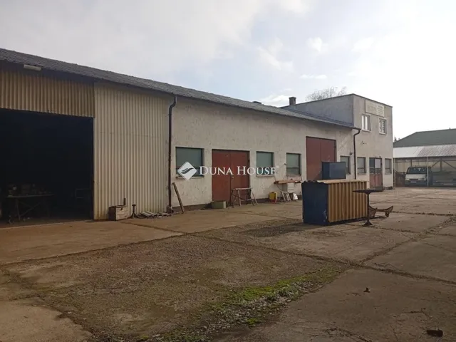 Eladó kereskedelmi és ipari ingatlan Tatabánya 2806 nm