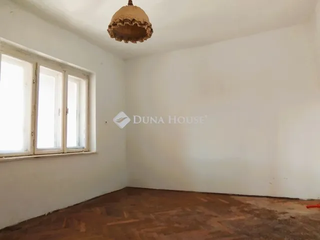 Eladó ház Peresznye 138 nm