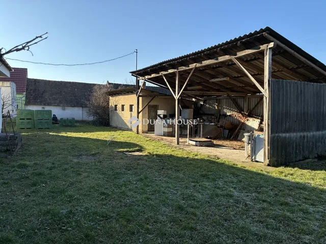 Eladó kereskedelmi és ipari ingatlan Szil, Város utca 858 nm