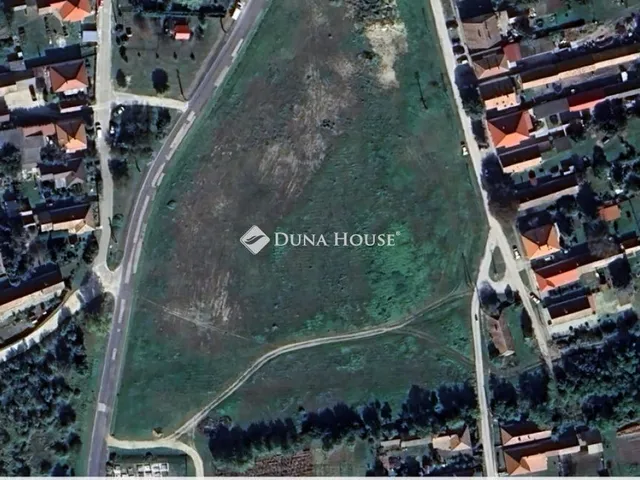 Eladó kereskedelmi és ipari ingatlan Cirák, Fő utca 8341 nm