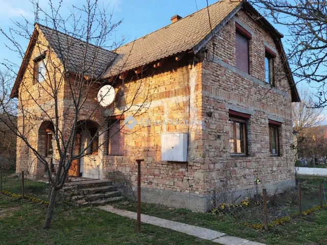 Eladó ház Kajárpéc 140 nm