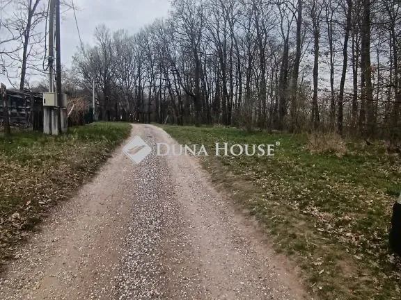 Eladó telek Súr, Zártkert 2769 nm