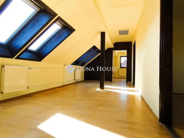 Eladó kereskedelmi és ipari ingatlan Szombathely, Hargita utca 305 nm