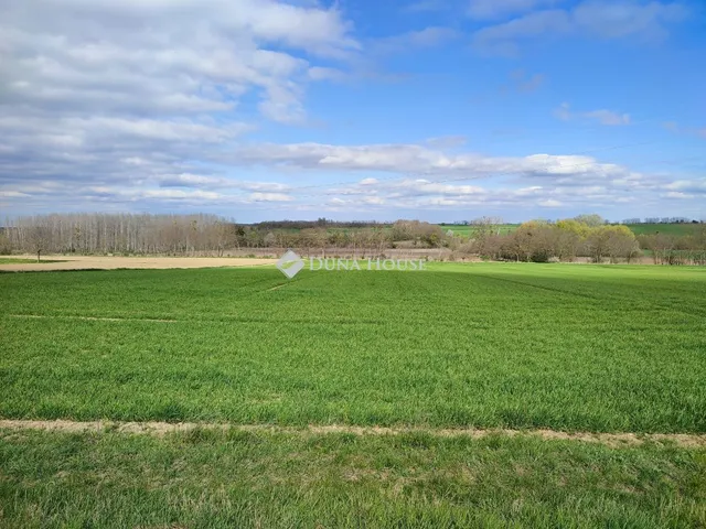 Eladó telek Tápszentmiklós 2207 nm