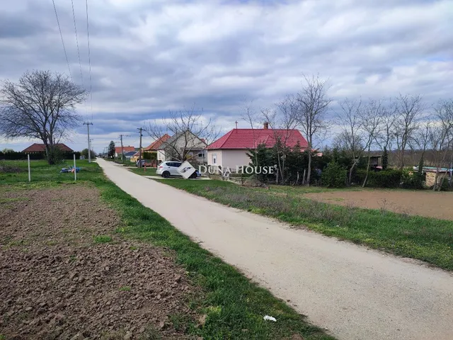 Eladó telek Tápszentmiklós 2207 nm