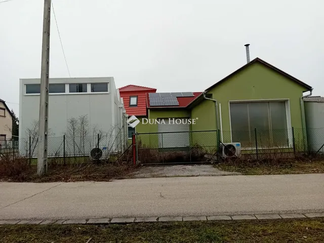 Kiadó kereskedelmi és ipari ingatlan Győr, Rozgonyi utca 42 nm