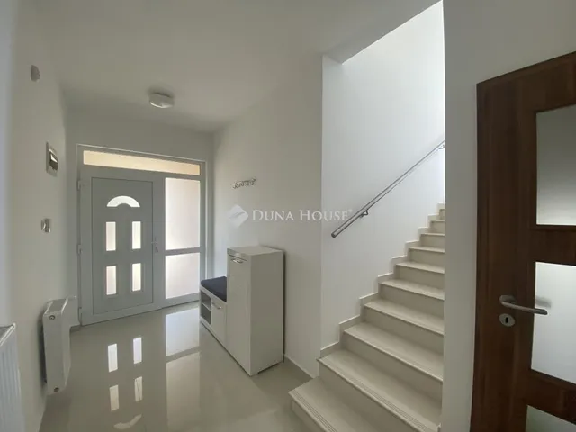 Kiadó lakás Győr, Jégmadár utca 140 nm
