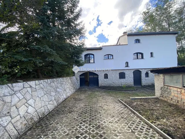 Eladó ház Kisbér 250 nm