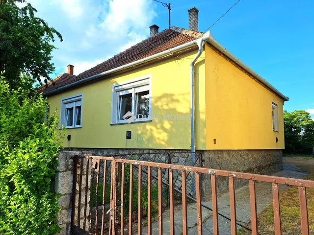 Eladó ház Nyúl 98 nm