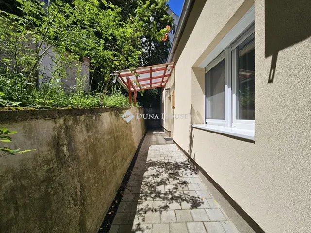 Eladó lakás Veszprém, Toborzó utca 42 nm