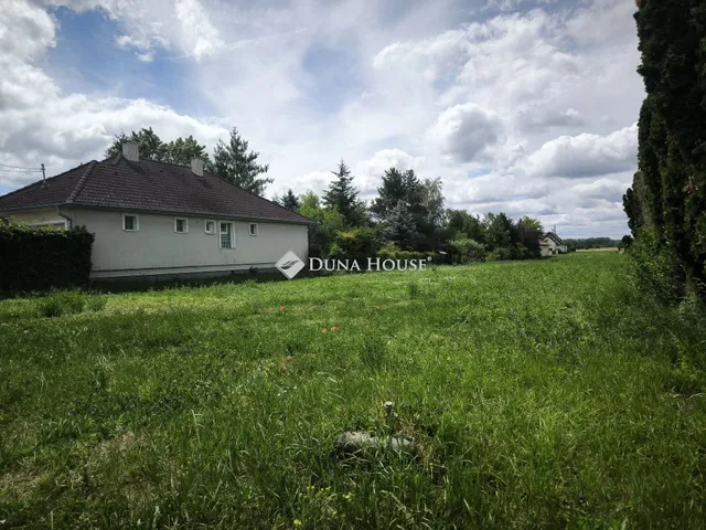 Eladó telek Győrújfalu 1635 nm