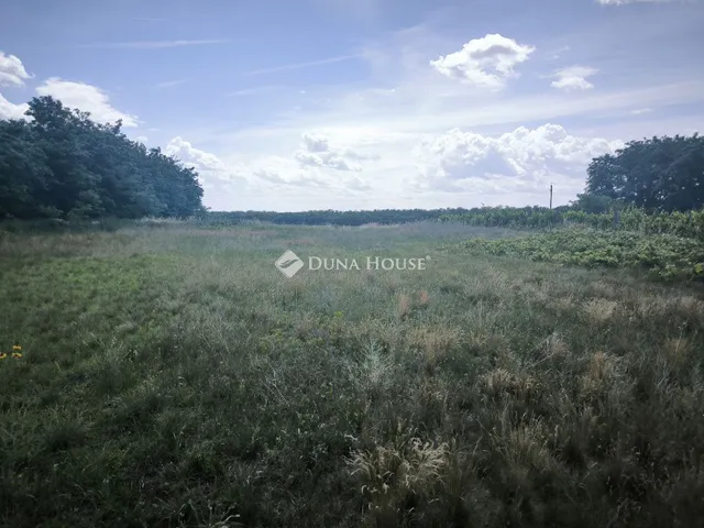 Eladó telek Győr 2386 nm