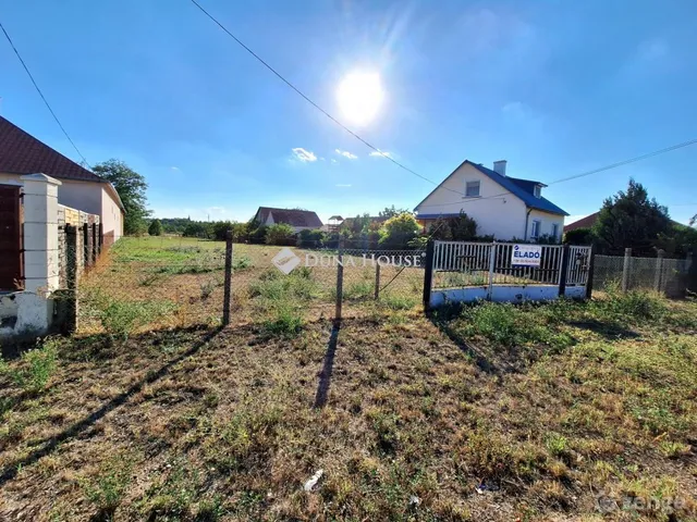 Eladó telek Pér 1725 nm