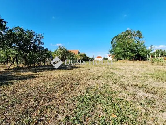Eladó telek Pér 1725 nm
