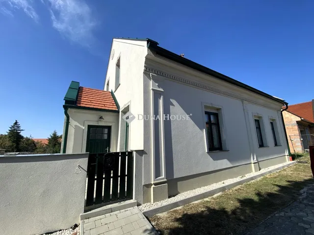 Eladó ház Zsira, Locsmándi utca 166 nm