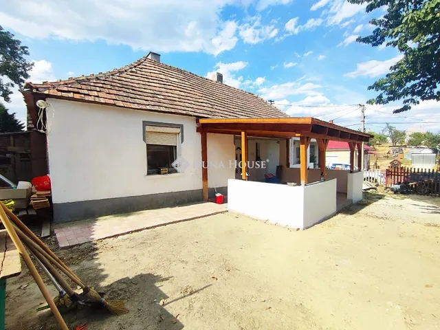 Eladó ház Súr 72 nm