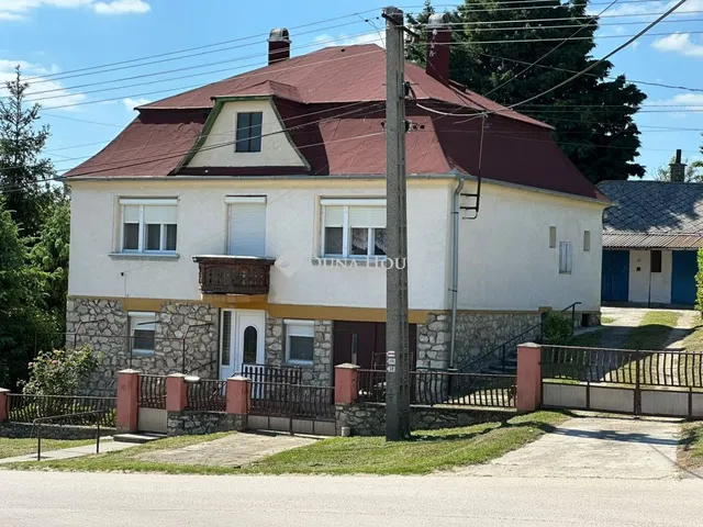 Eladó ház Súr 120 nm