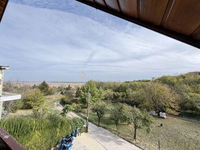 Eladó nyaraló Győrújbarát 102 nm