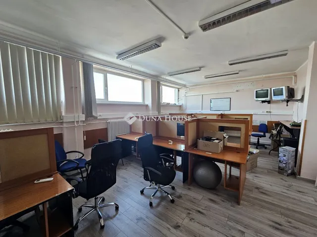 Kiadó kereskedelmi és ipari ingatlan Győr, Fehérvári út 266 nm
