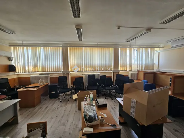 Kiadó kereskedelmi és ipari ingatlan Győr, Fehérvári út 266 nm
