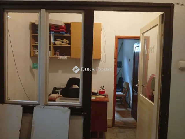 Eladó kereskedelmi és ipari ingatlan Kömlőd, Pálóczi Horváth Ádám utca 203 nm
