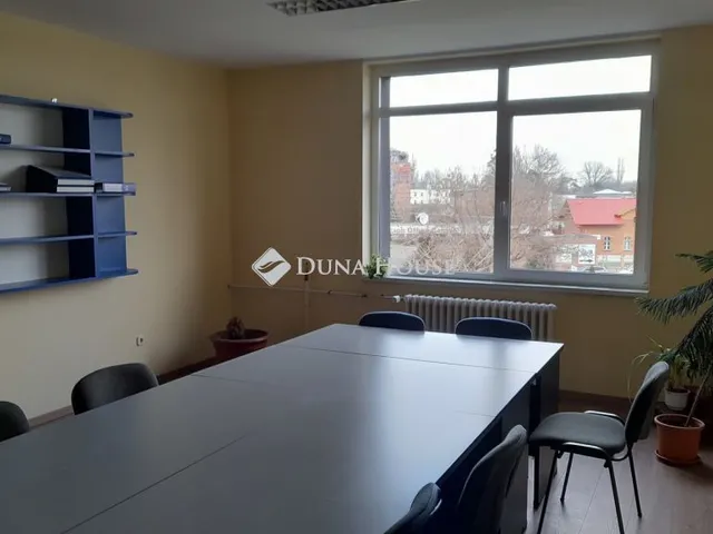 Kiadó kereskedelmi és ipari ingatlan Debrecen 271 nm