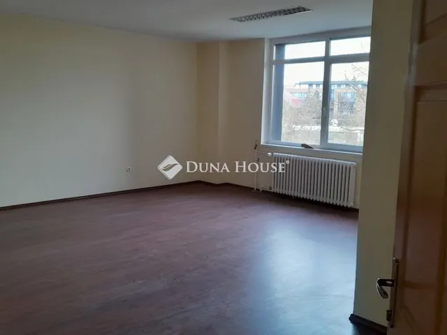 Kiadó kereskedelmi és ipari ingatlan Debrecen, Vágóhíd utca 271 nm